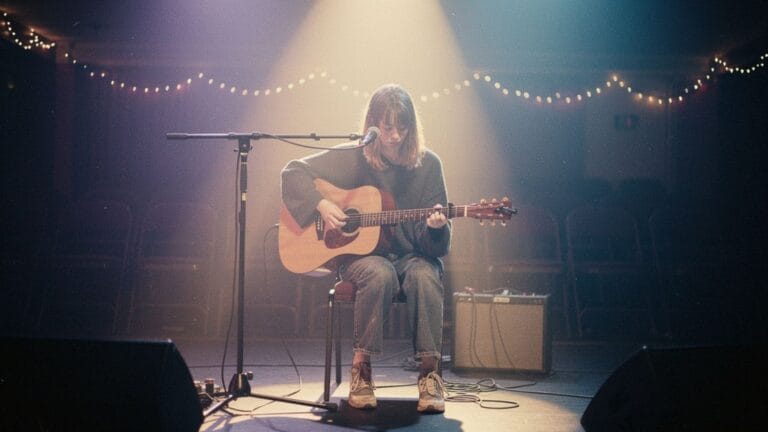 Phoebe Bridgers und die Sad Girl Szene: Neuigkeiten, Fakten und der Sound der Melancholie