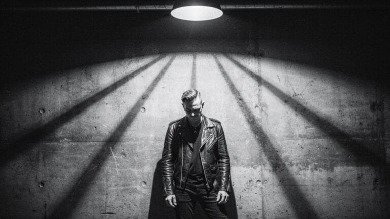 Anton Corbijn: Die ikonischen Fotos von Depeche Mode und U2 – Eine visuelle Reise durch den Alternative Rock